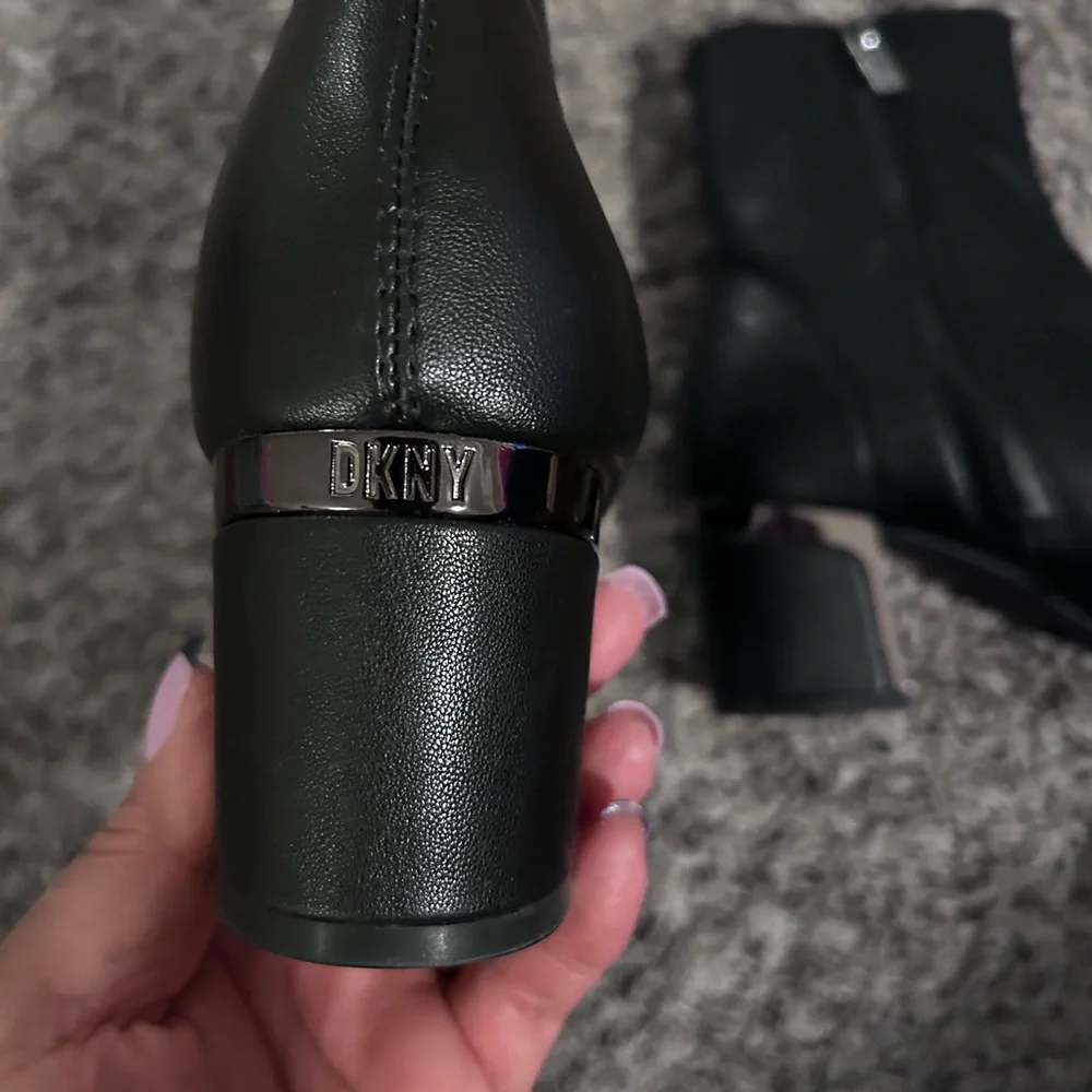 ⚡️DKNY • Black Block Heel Bootie • sz 7M - Picture 3 of 10